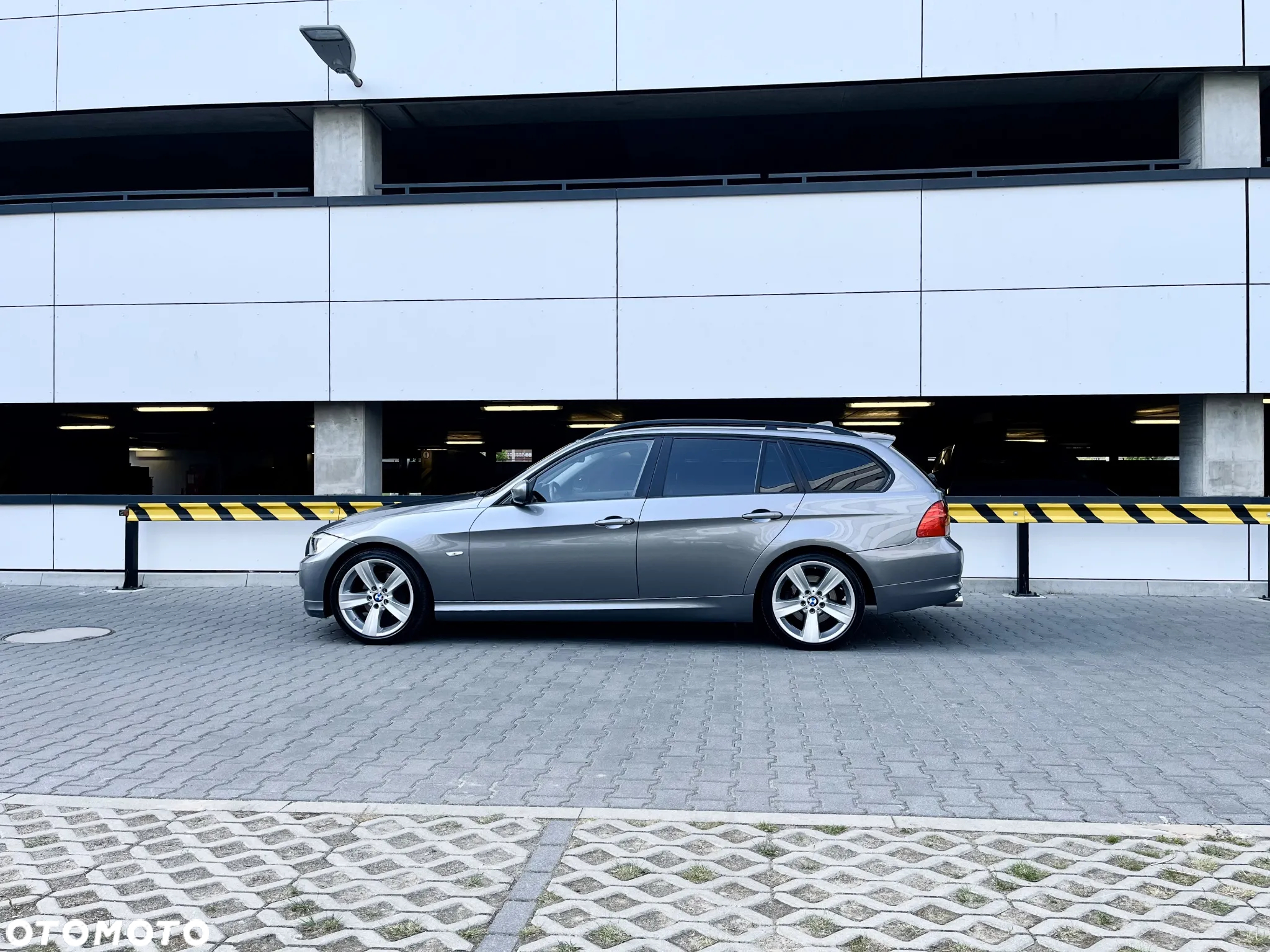 BMW Seria 3 318i - 9