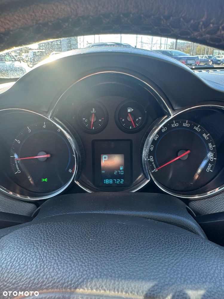 Chevrolet Cruze 1.8 LT+ - 21