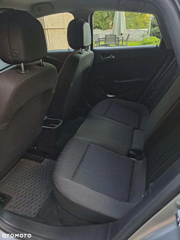 Opel Astra 1.6 Active EU6 - 12