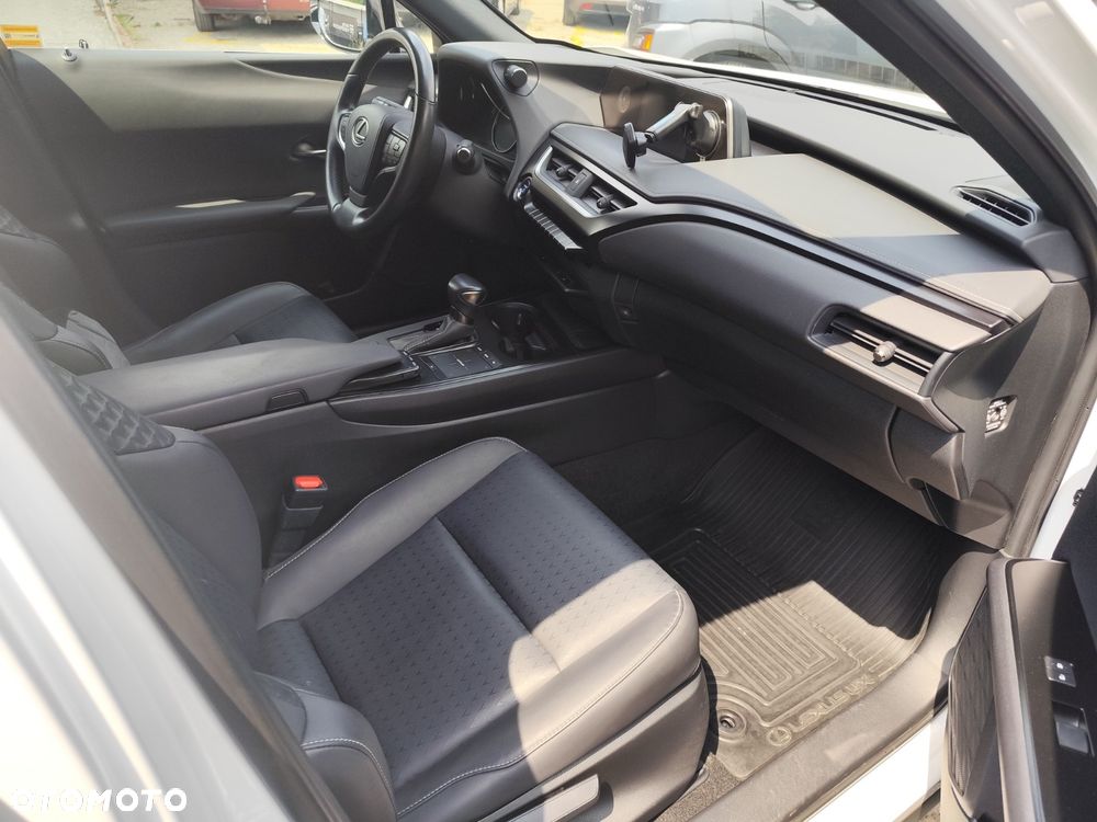Lexus UX - 6