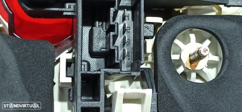 FAROLIM TRASEIRO DIREITO VOLKSWAGEN TOUAREG (7LA) TDI V10 - 5