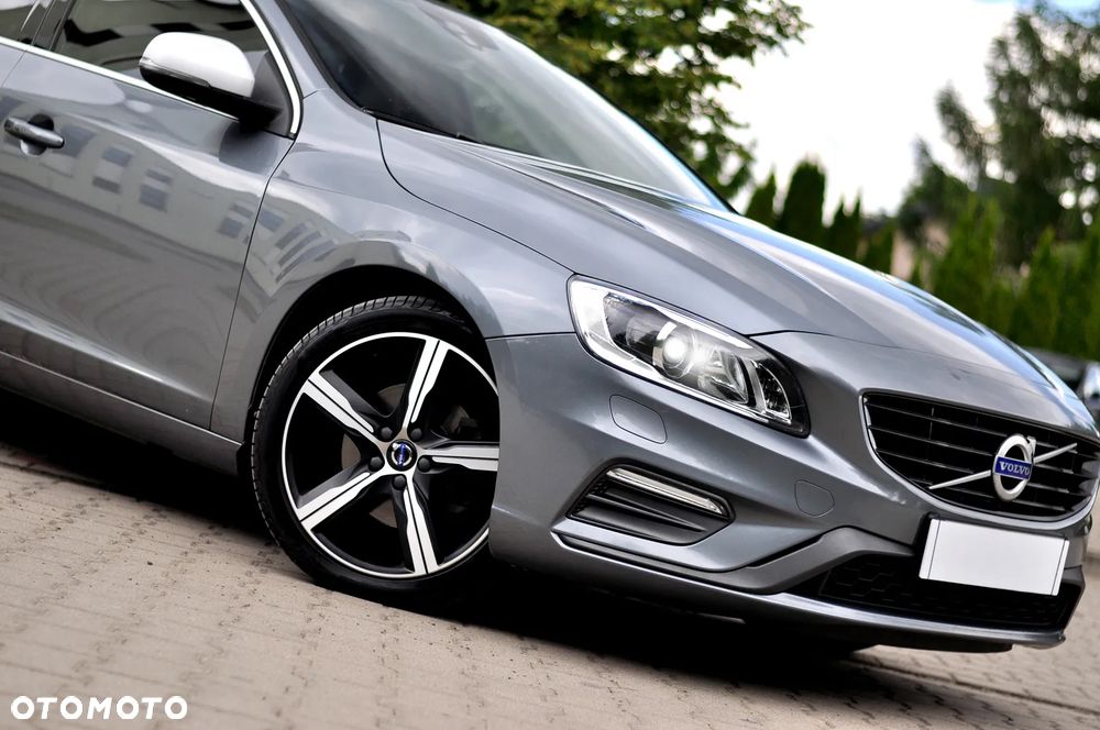 Volvo V60 D4 Geartronic R-Design - 4