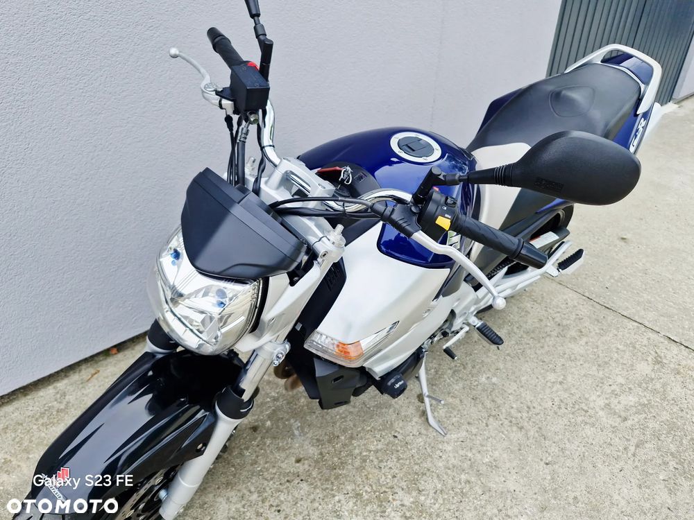 Suzuki GSR - 20