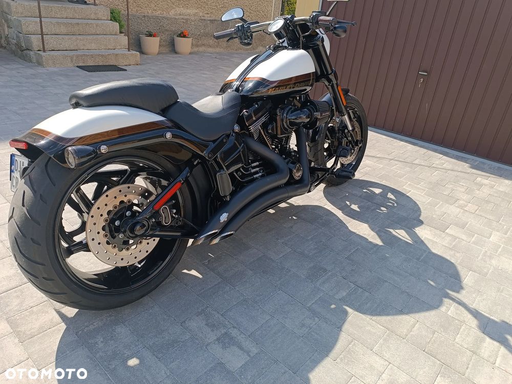 Harley-Davidson Softail Breakout - 7