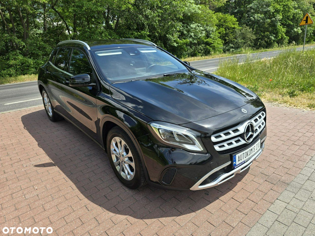 Mercedes-Benz GLA - 13