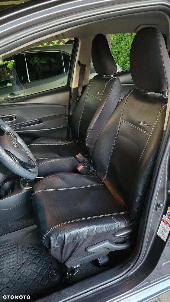 Toyota Yaris Hybrid 100 Premium - 17