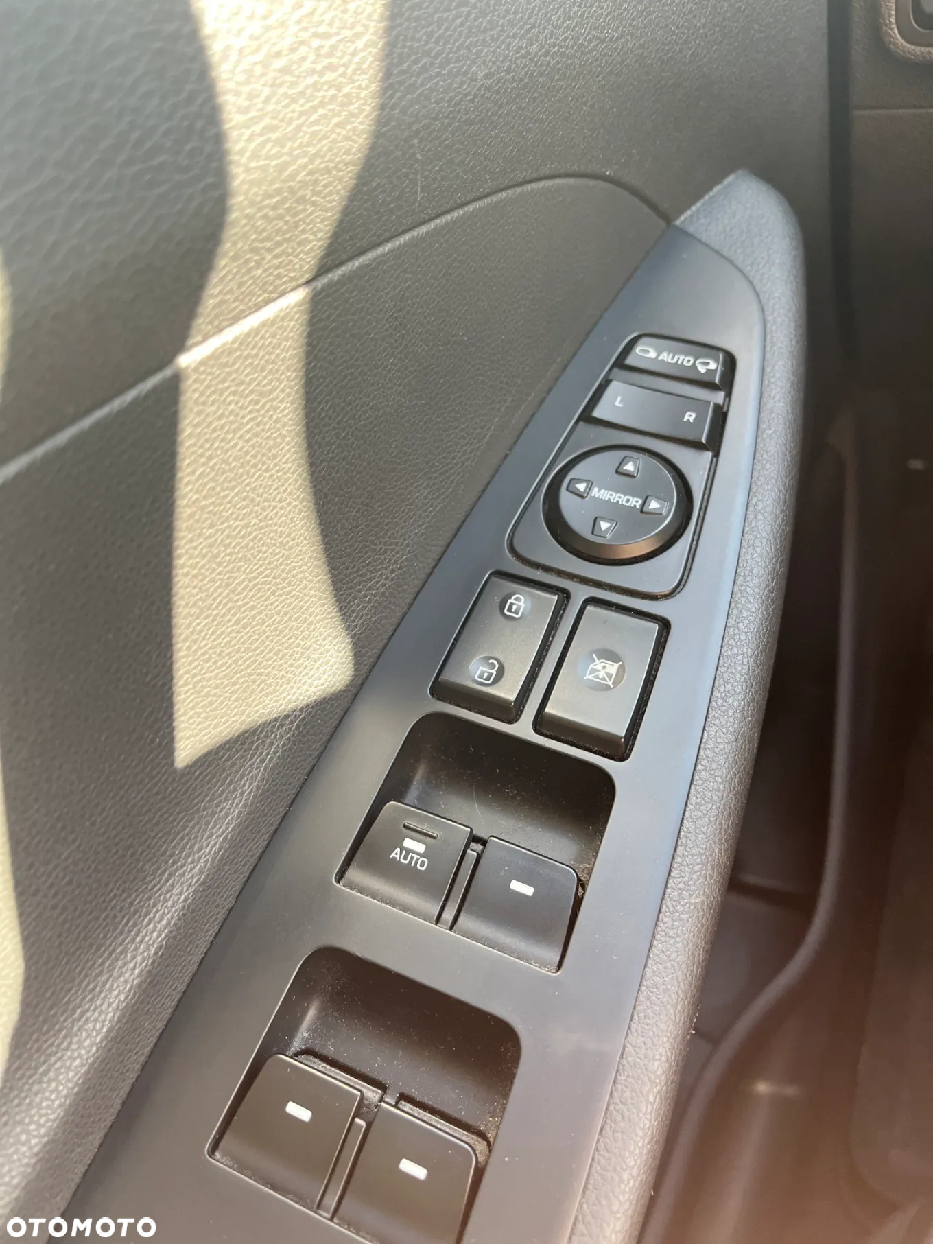 Hyundai Tucson ver-1-7-crdi-bluedrive-comfort-2wd - 12