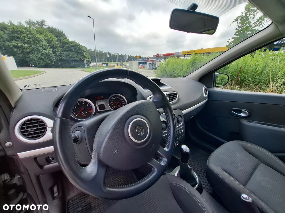 Renault Clio 1.2 16V Authentique - 10