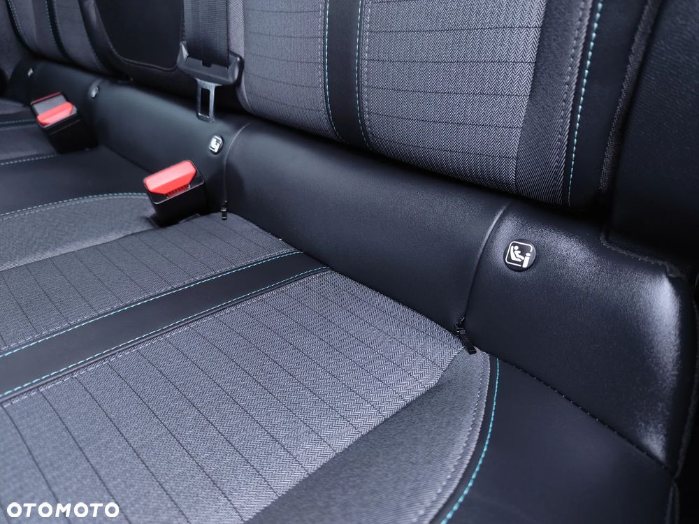 Peugeot 2008 1.2 PureTech Allure S&S EAT8 - 19