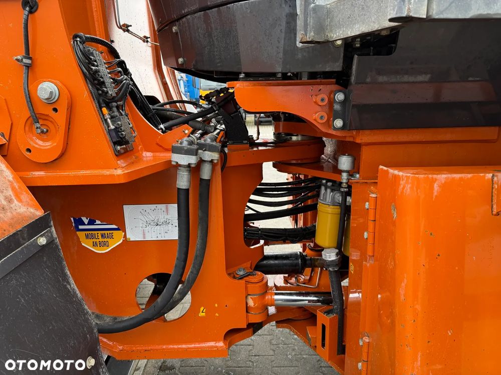 Hitachi ZW310-6 - 19