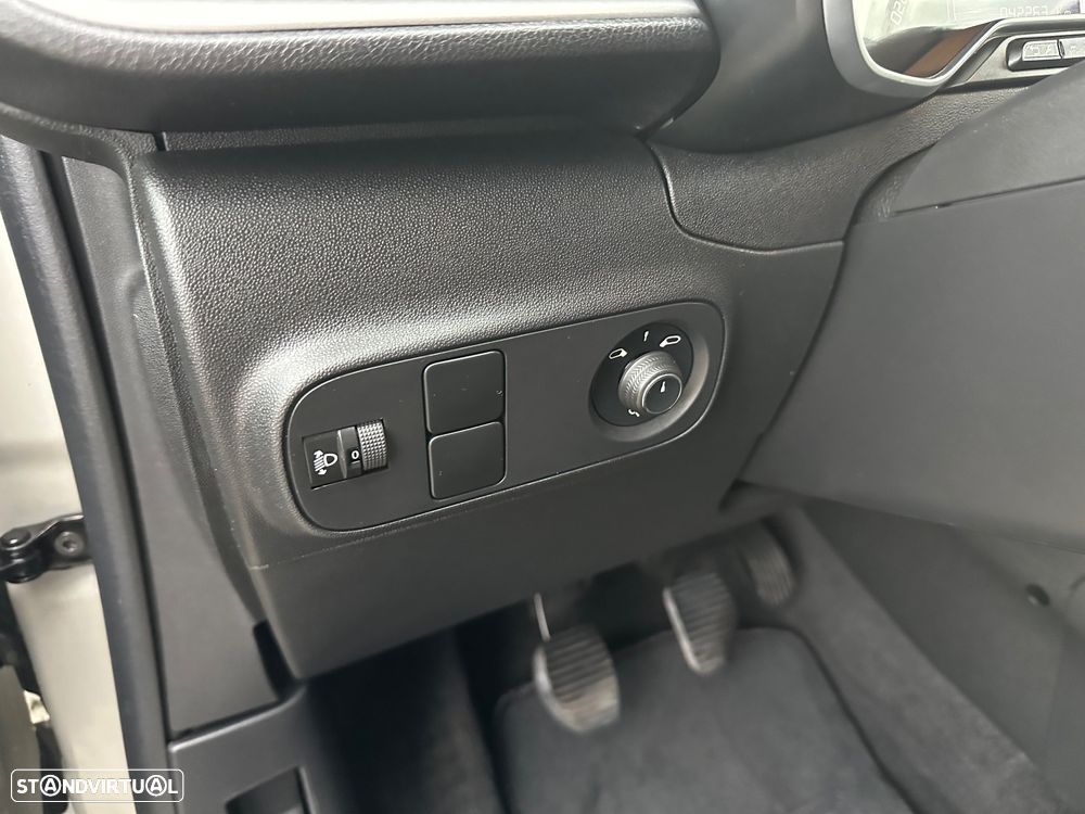 Citroën C3 1.2 PureTech Shine - 23