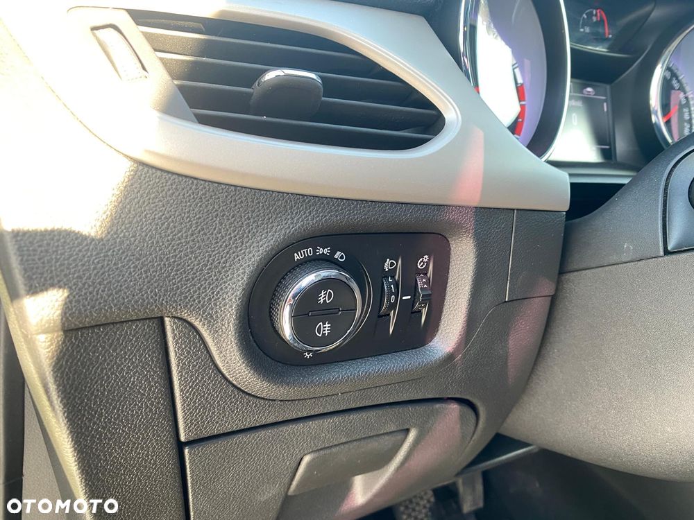 Opel Astra 1.4 T GPF Dynamic S&S - 39