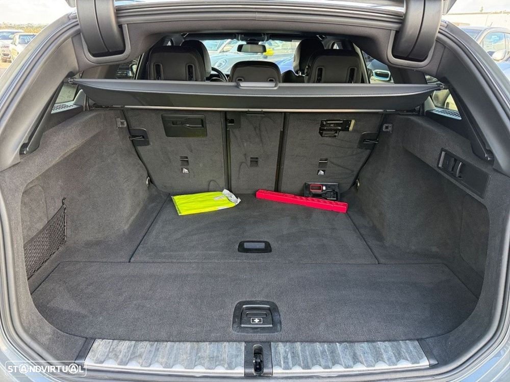 BMW 320 d Pack Desportivo M Auto - 13