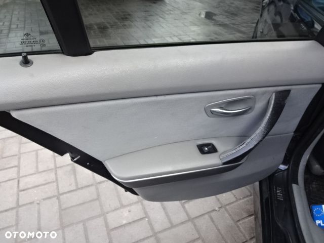 Lewe tylne drzwi BMW E90 Schwarz 2 668/9 - 2