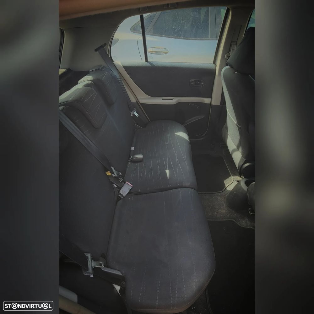 Toyota Yaris 1.0 VVT-i AC Manual - 6