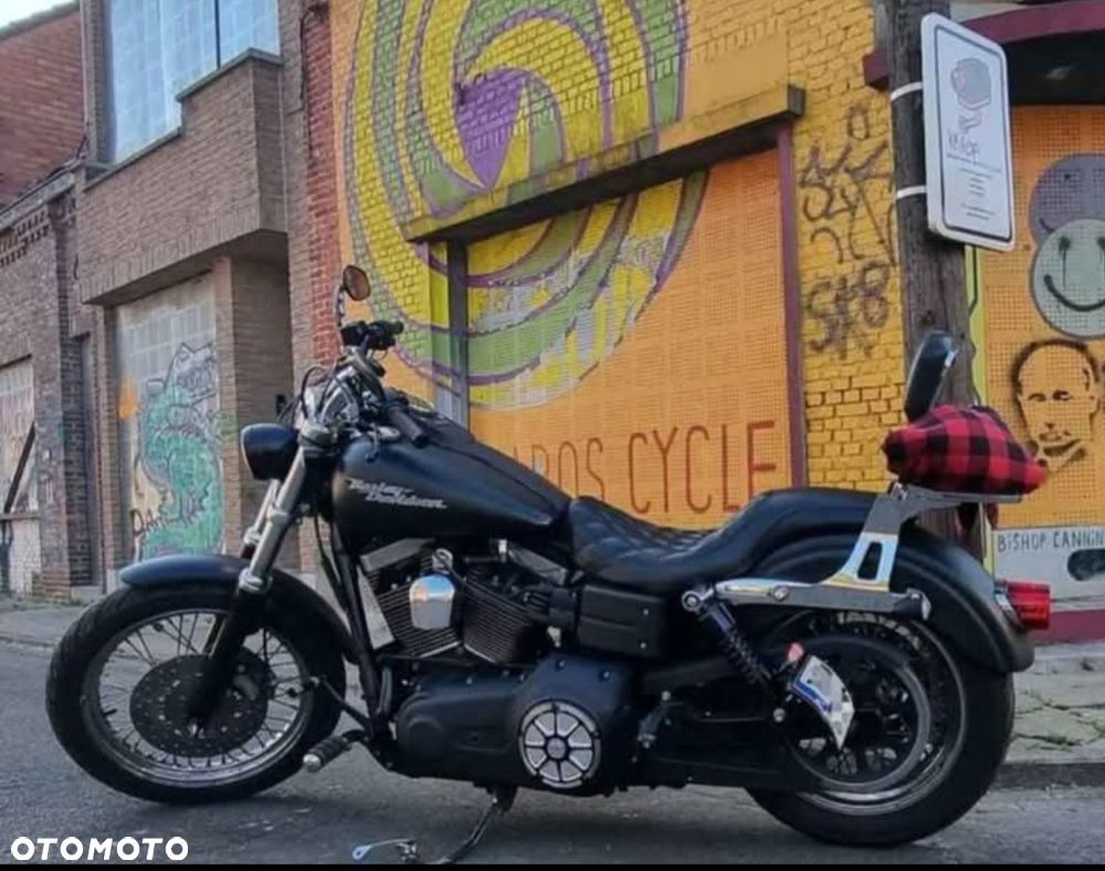 Harley-Davidson Dyna Street Bob - 1