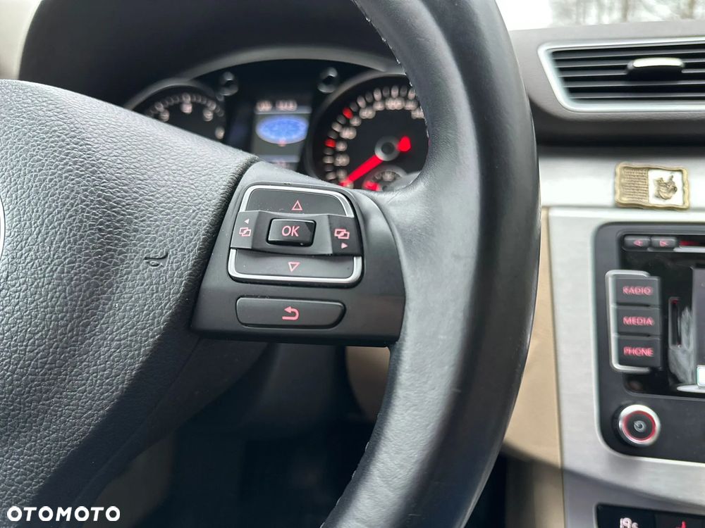 Volkswagen Passat 2.0 TSI Highline - 12