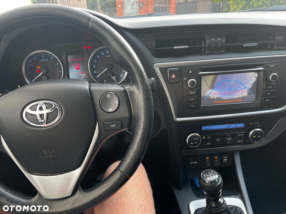 Toyota Auris 1.6 Premium - 11