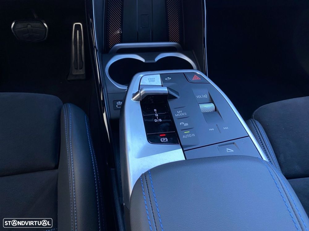 BMW iX2 eDrive20 Pack Desportivo M - 13