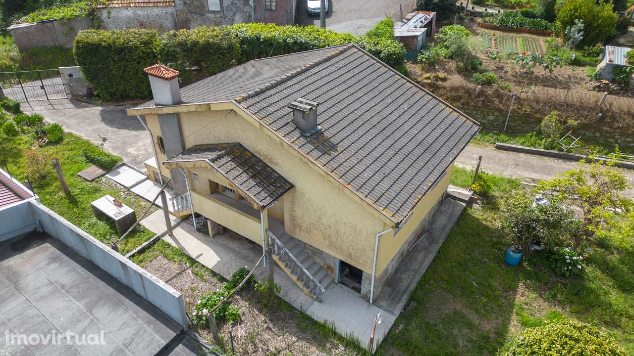 Moradia T3 inserida num terreno com 1500 m² localizada em Pedroso - Grande imagem: 4/47