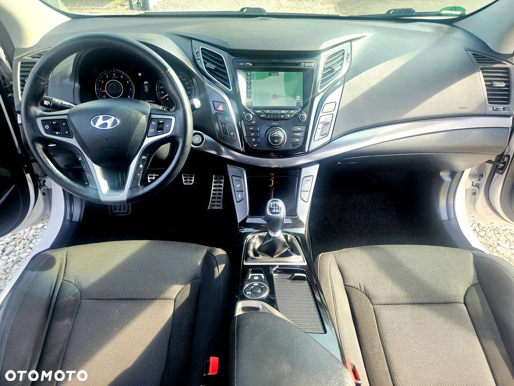 Hyundai i40 Kombi 2.0 Premium - 22
