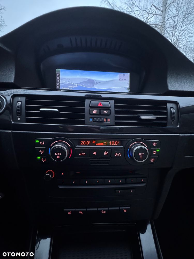 BMW Seria 3 330d xDrive - 33