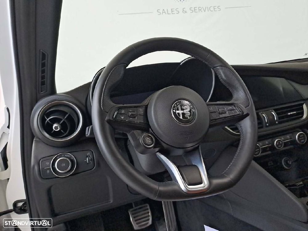 Alfa Romeo Giulia 2.0 T TI Q4 AT8 - 12