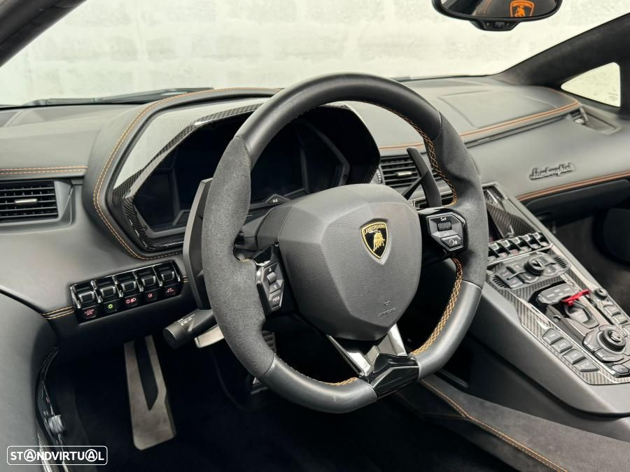 Lamborghini Aventador S Roadster - 30