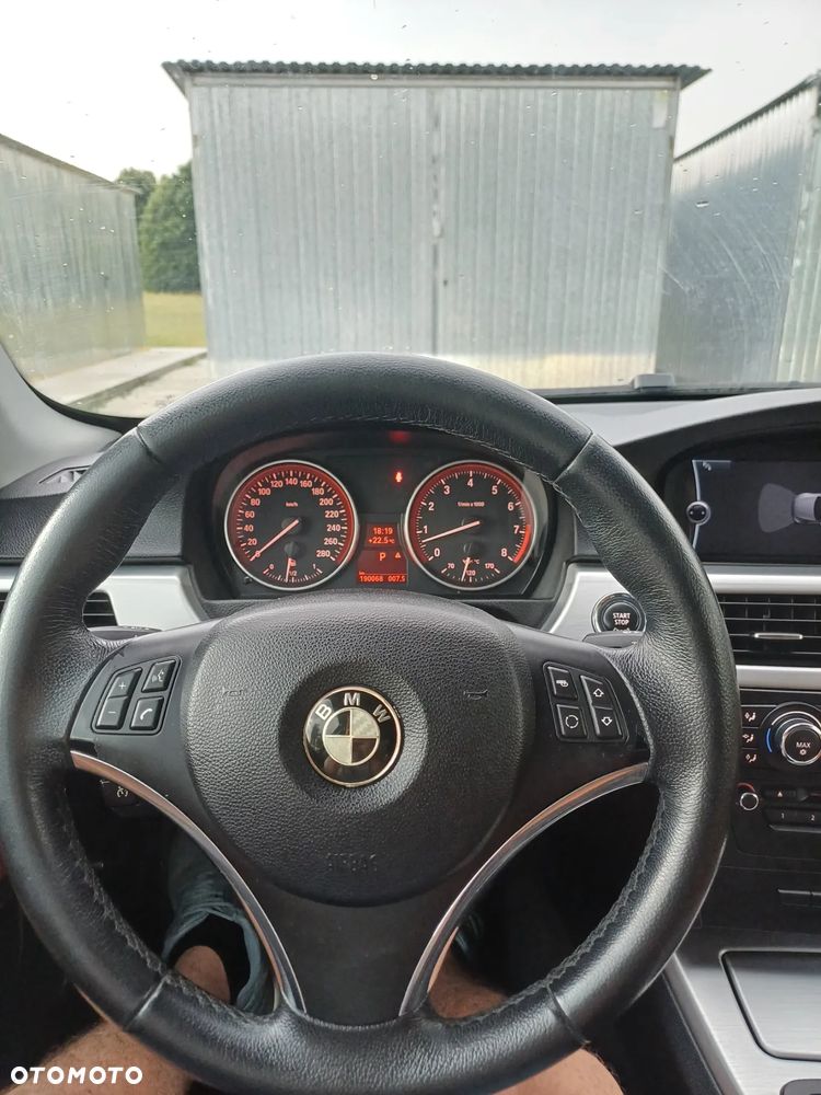 BMW Seria 3 325i Coupe - 13