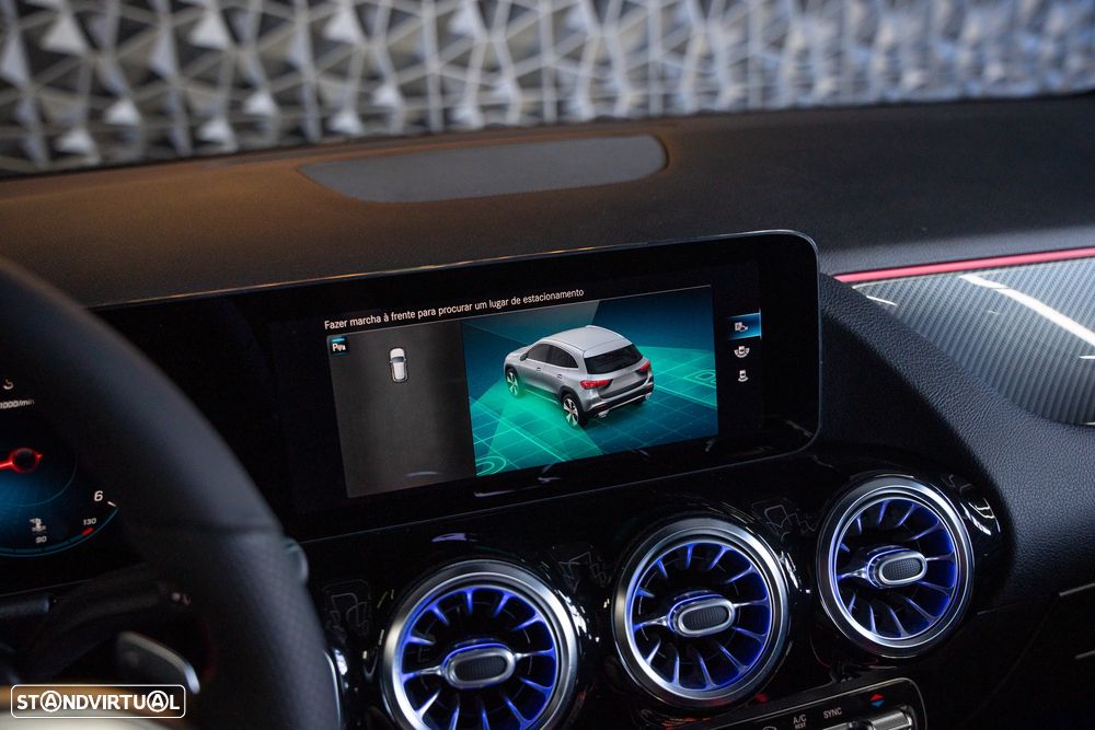 Mercedes-Benz GLA 180 d AMG Line - 18