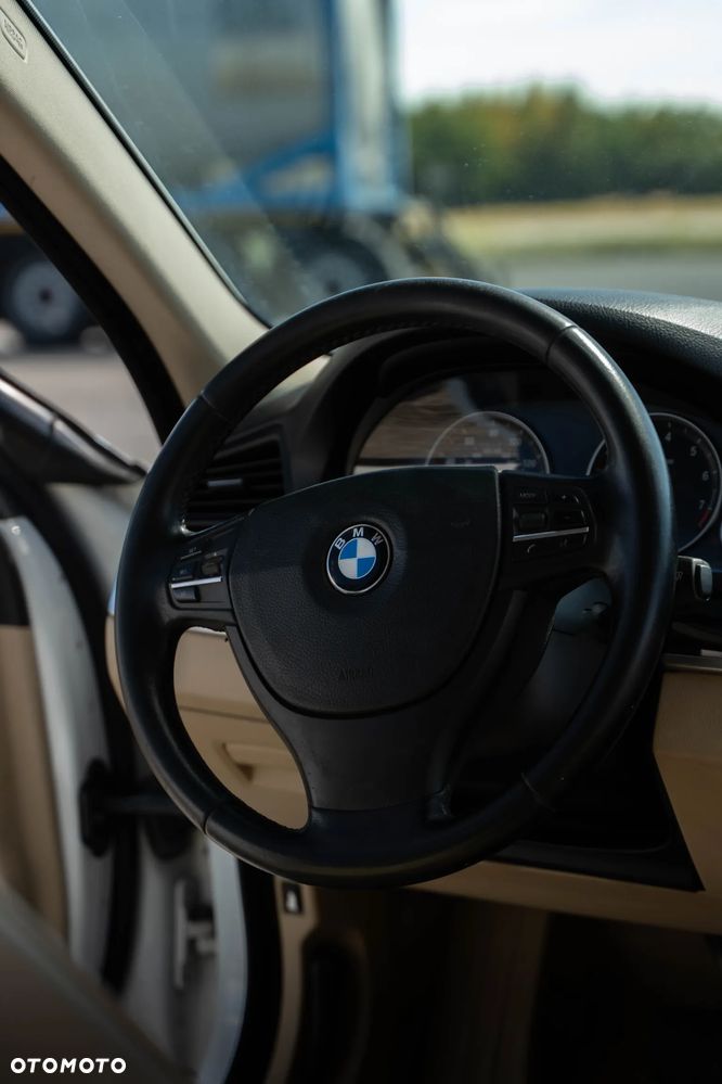 BMW Seria 5 535i xDrive Sport-Aut - 31