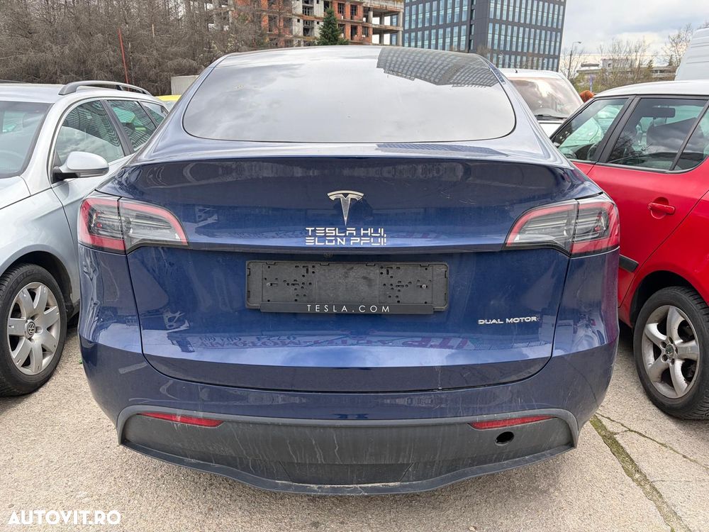 Tesla Model Y - 4