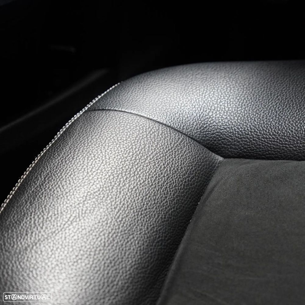 Mercedes-Benz E 300 Bluetec Hybrid Avantgarde - 24