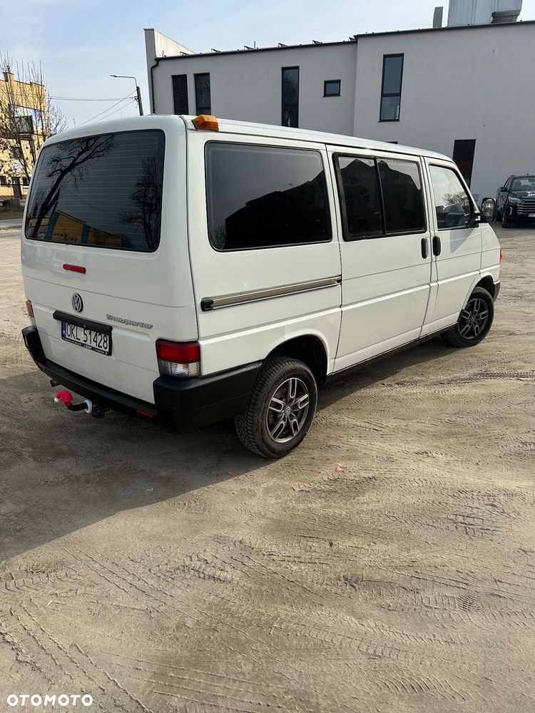 Volkswagen Caravelle - 1