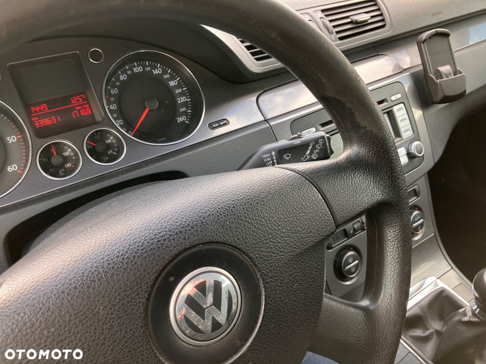 Volkswagen Passat 2.0 TDI Individual - 6