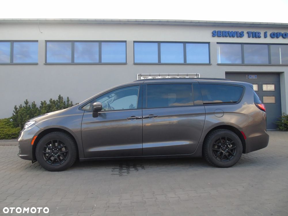 Chrysler Pacifica - 3