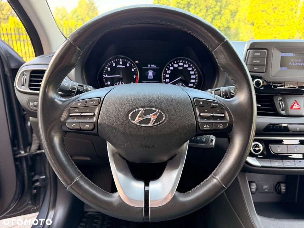 Hyundai i30 1.5 DPI Classic + - 12