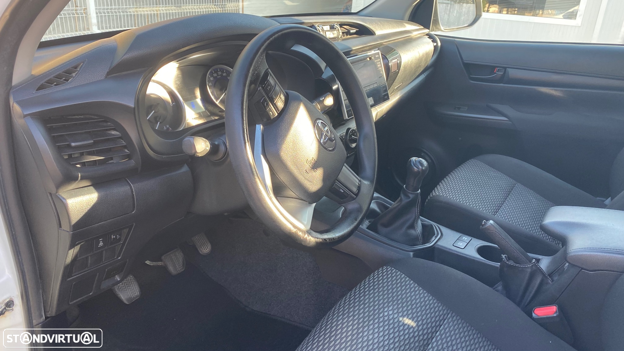 Toyota Hilux 2.4 D-4D 4WD CD CM - 19