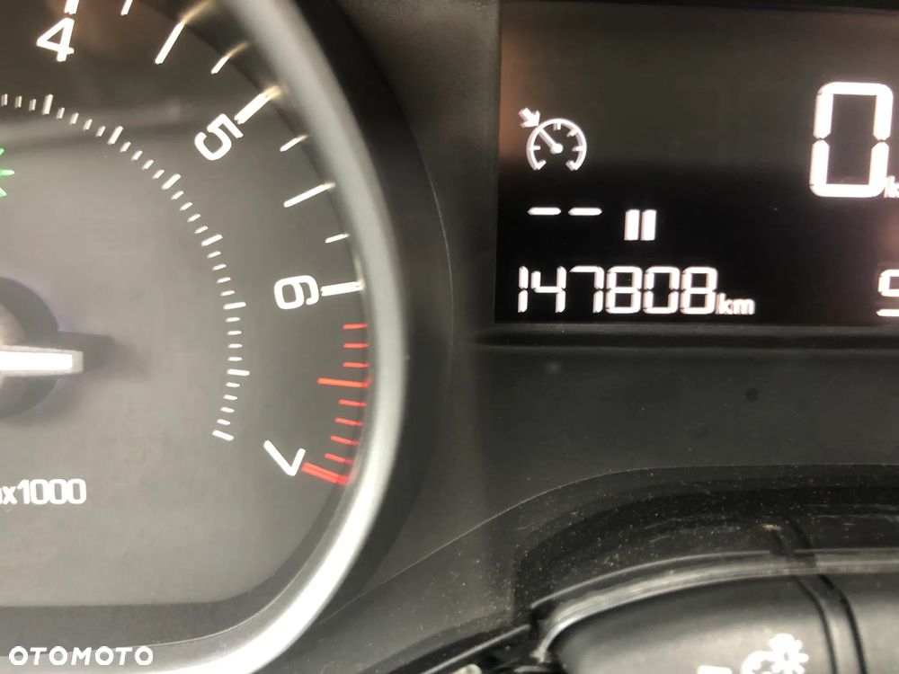 Peugeot 2008 1.2 Pure Tech Allure S&S EAT6 - 15