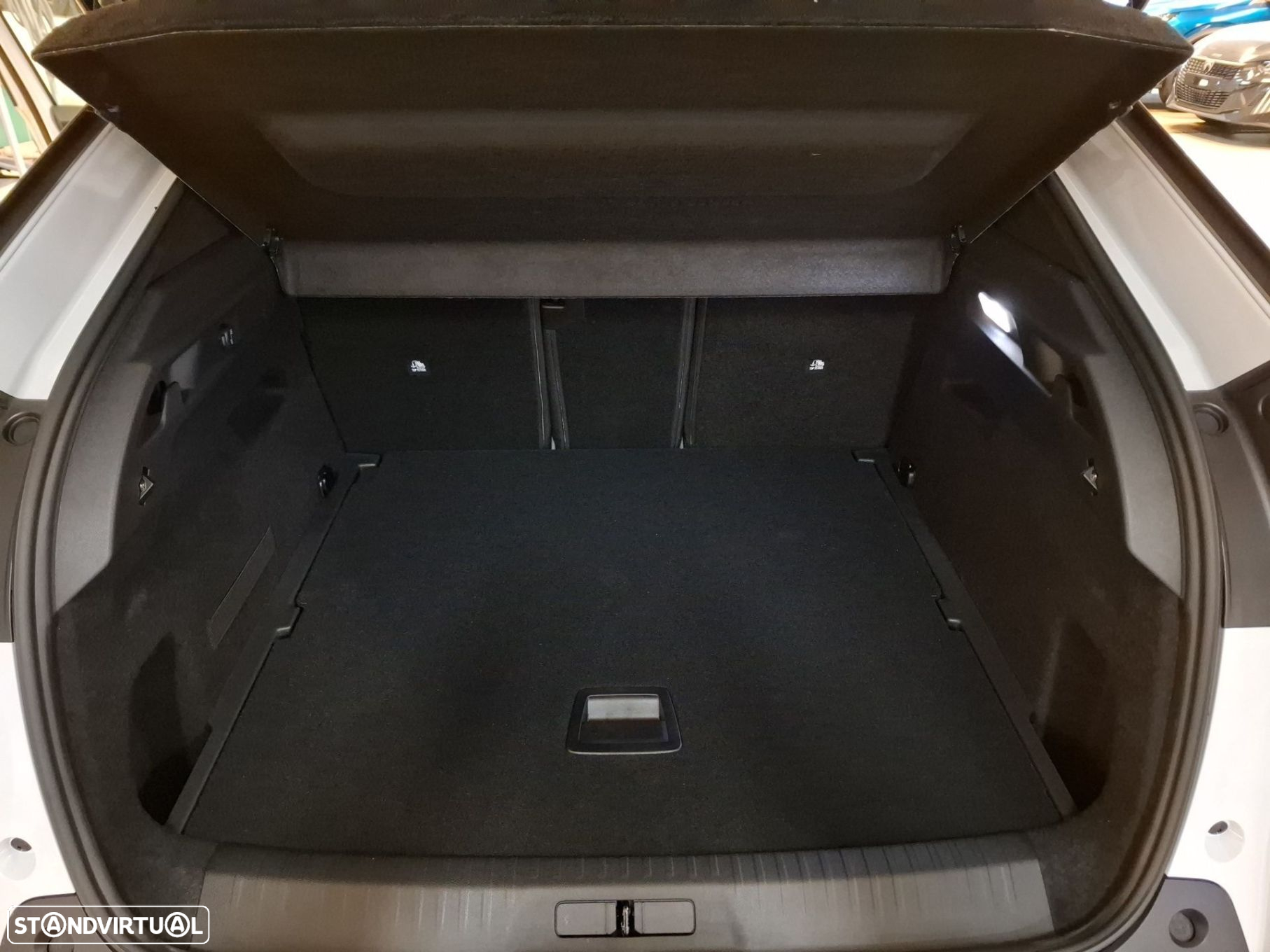 Peugeot 3008 1.2 Hybrid Allure e-DCS6 - 23