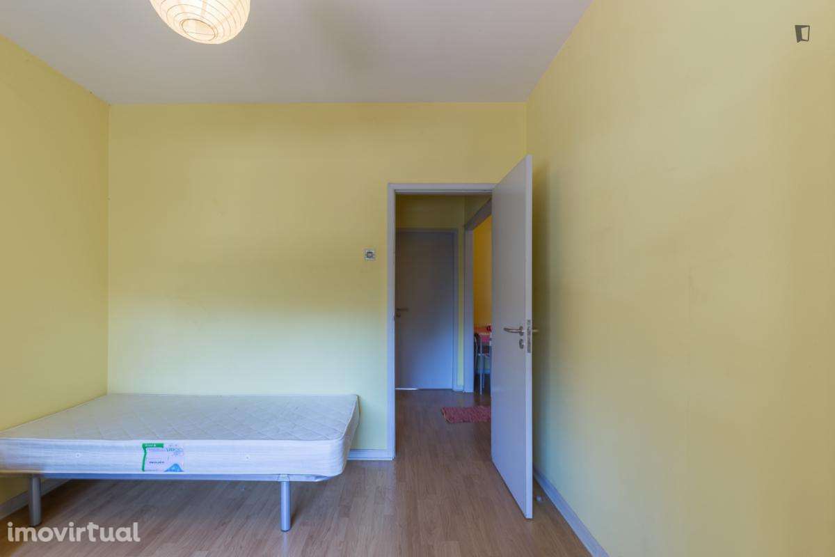 Quarto - localizado em Paranhos Porto - Grande imagem: 3/11