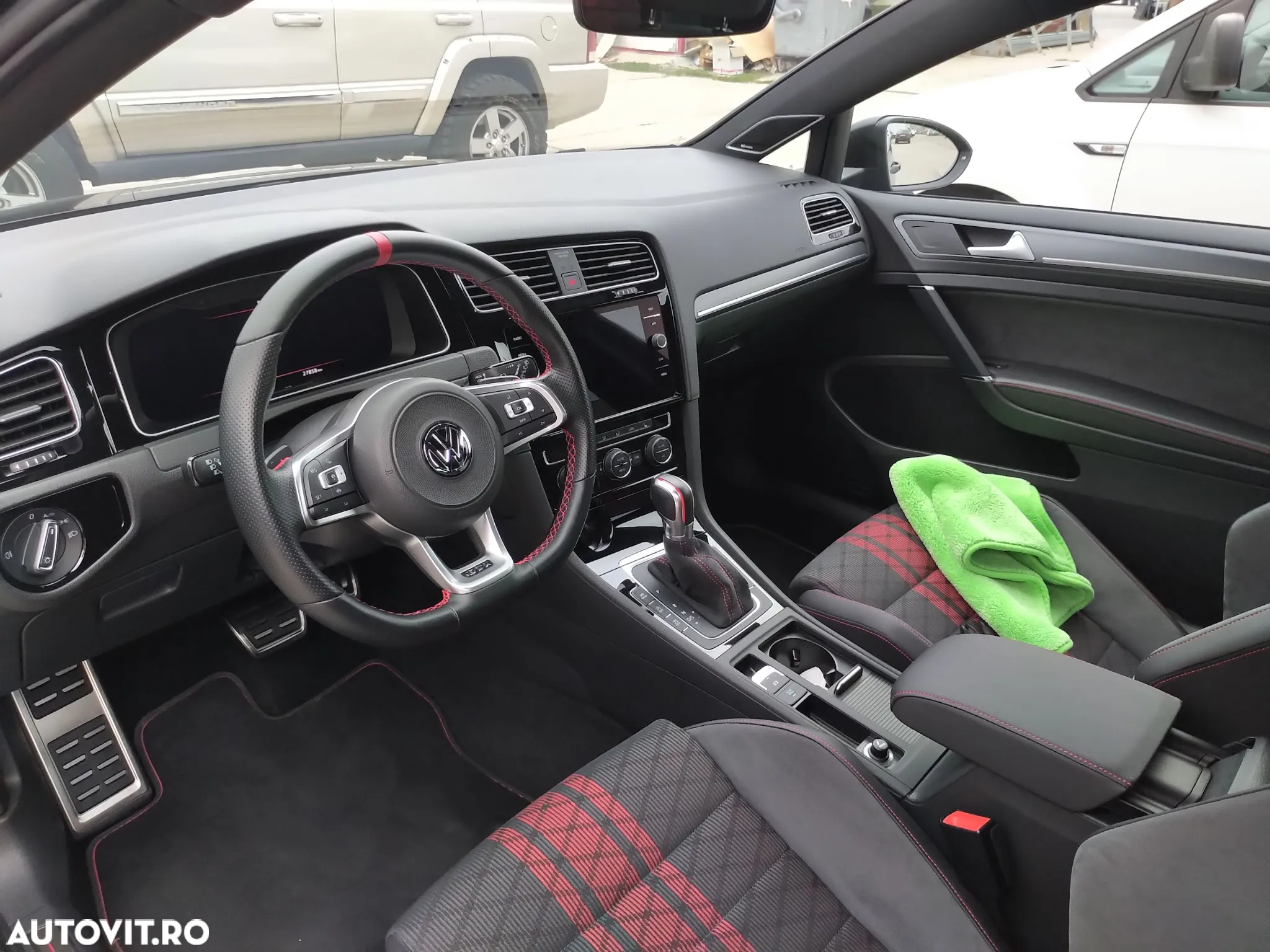 Volkswagen Golf GTI TCR 2.0 TSI OPF DSG - 10
