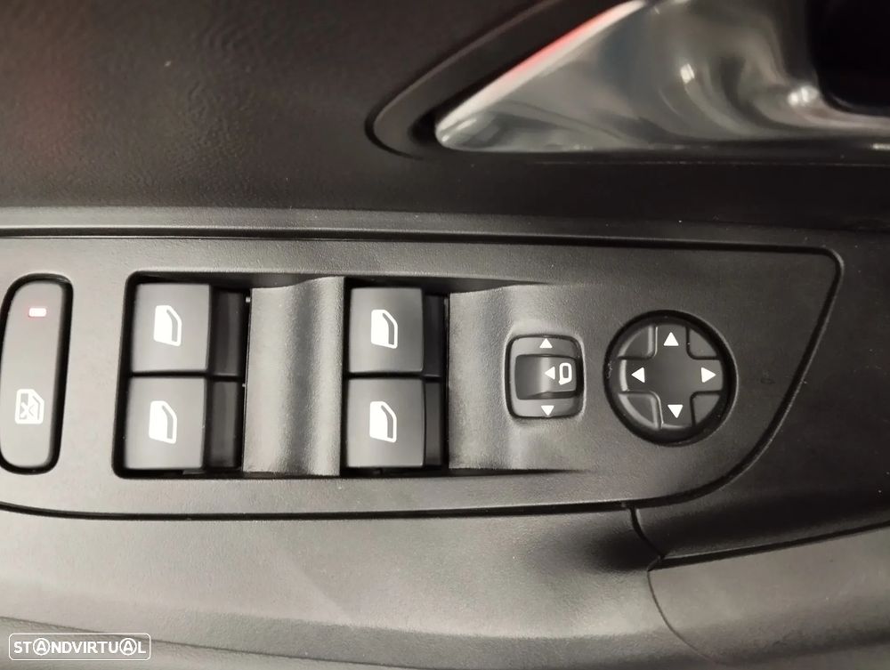 Peugeot 2008 1.2 PureTech Allure - 20