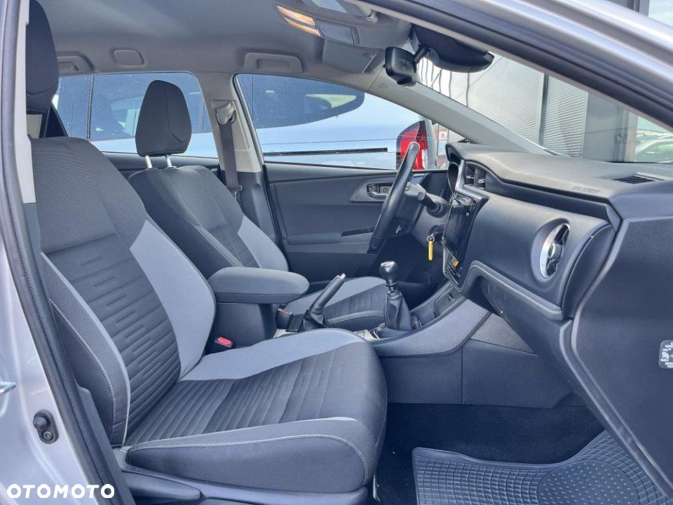 Toyota Auris - 16