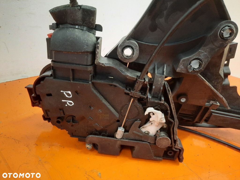 VOLVO V50 I 03-11 KOMBI KLAMKA ZAMEK DRZWI PRZÓD PRAWY 240015103 426-26 - 4