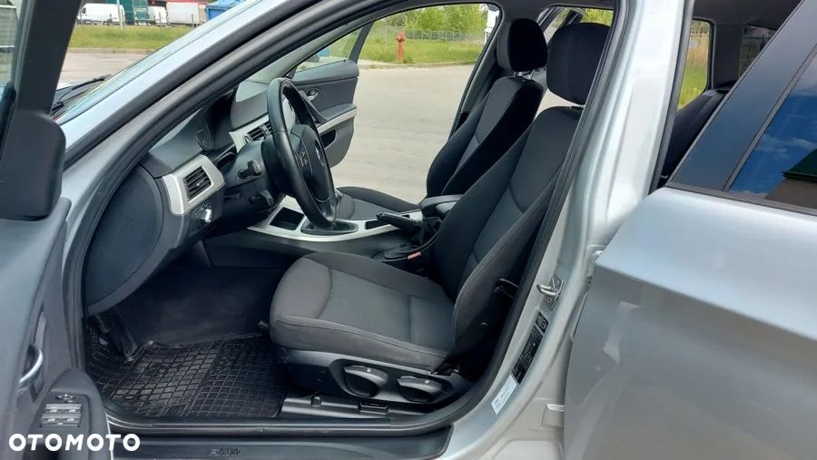 BMW Seria 3 318d DPF Touring - 10