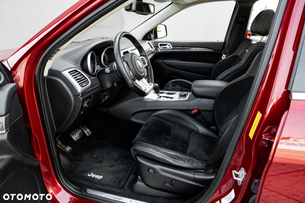 Jeep Grand Cherokee SRT8 - 18
