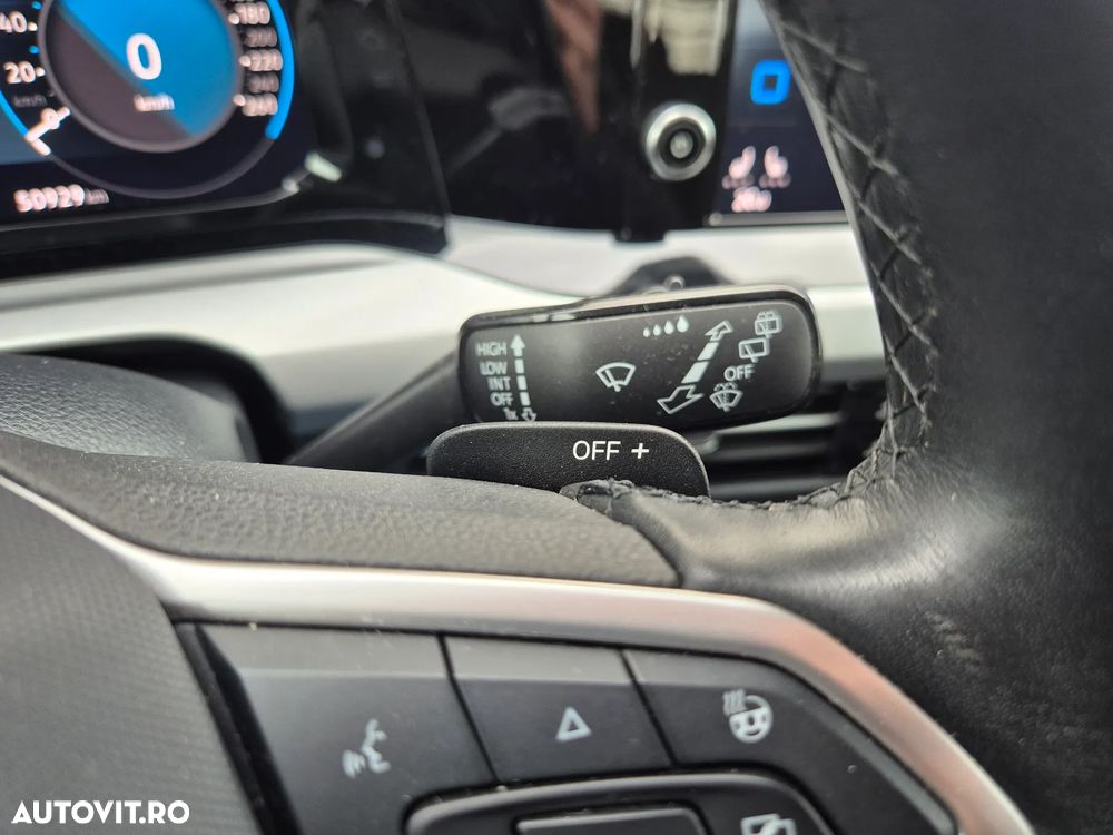 Volkswagen Golf 1.0 eTSI DSG MHEV Life - 17