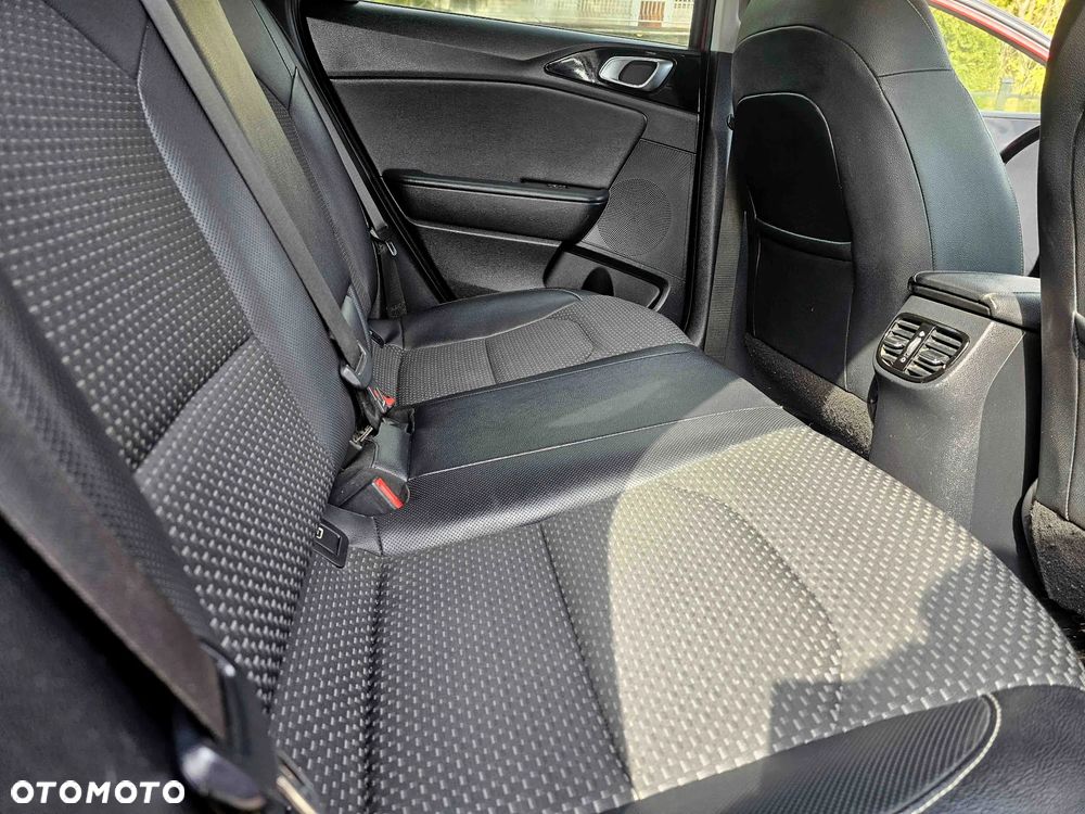 Kia Ceed 1.4 T-GDI L Business Line Plus - 21