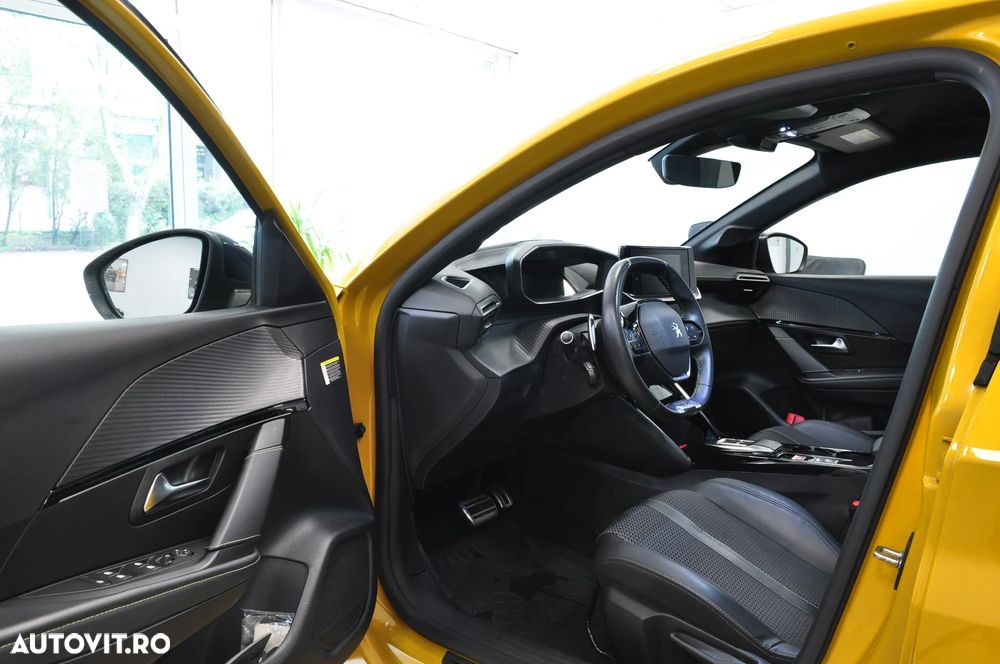 Peugeot 208 1.2 L PureTech STT EAT8 GT Pack - 8